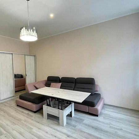 Apartments On Sholom Aleikhema Львів Екстер'єр фото
