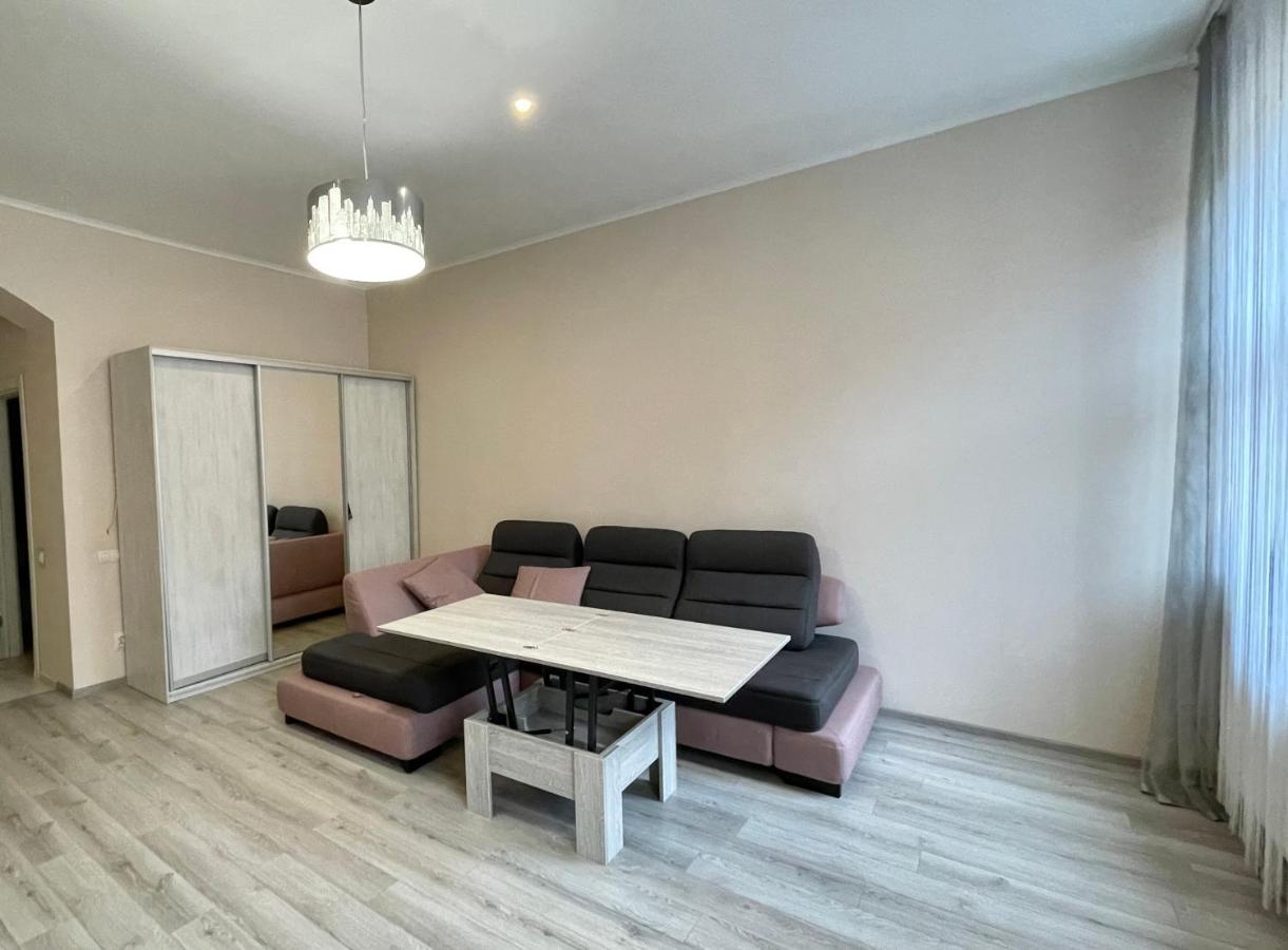 Apartments On Sholom Aleikhema Львів Екстер'єр фото